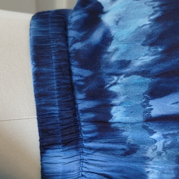 💙 Creative Looks Skirt/ Free Scarf! - Picture 5 of 12